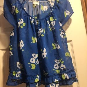 Cute short sleeve Gilly Hicks floral top